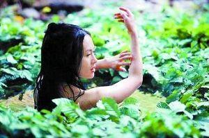 “子怡裸浴”雕塑露点