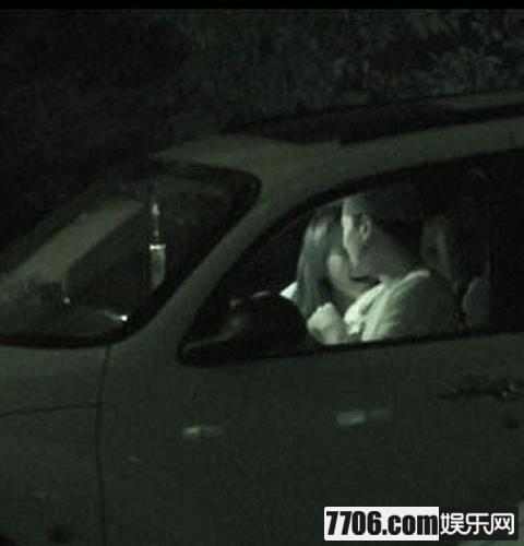 吴绮莉被曝与男星车震