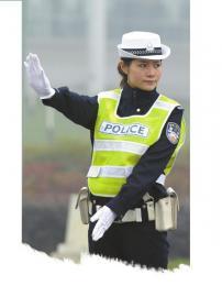 成都一女模特转行做交警
