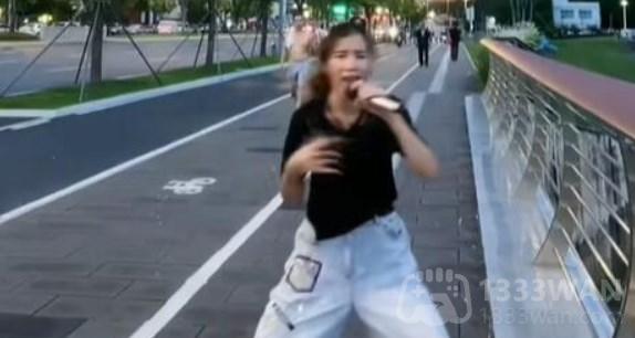 恐龙扛狼梗含义出处介绍