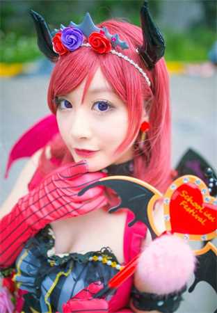 她紧致的幽径包裹着他的火热:琳琳的YIN荡生活