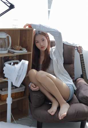 岳潮湿的大肥梅开二度第三部 穿开珍珠内裤流水了