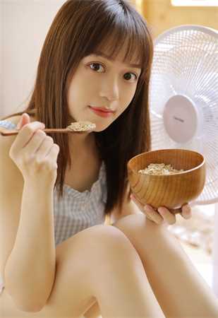 我现在用别的东西弄你:总裁一晚上都没退出去