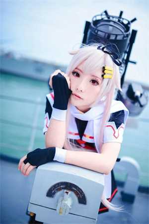 往下面倒红酒是感觉-叫大点声今晚家里就我和你