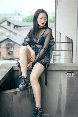 她用一对肥大的奶把我挟住,你太大了岳你太紧疼了