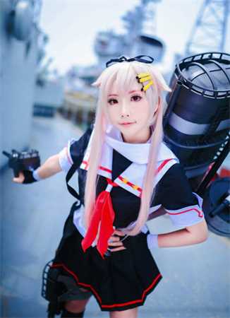 万能修改器系统h:霸总像疯了一样的索取车里