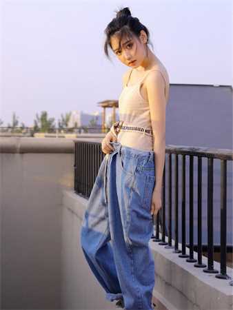 边上楼梯边做高H 双腿被分到最大用绳子绑住