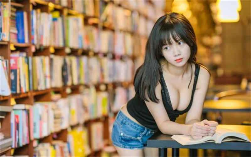 才三根手指就不行啦： 李淑兰被王峰捏的舒服