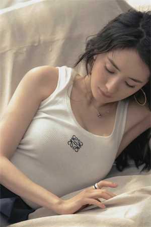 每天都被C醒,教官趁她睡着吸允她的花蜜