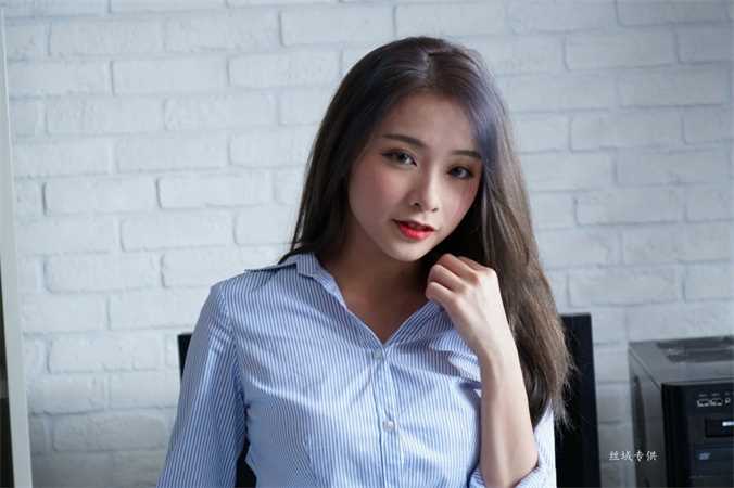 往下面倒红酒是感觉-叫大点声今晚家里就我和你