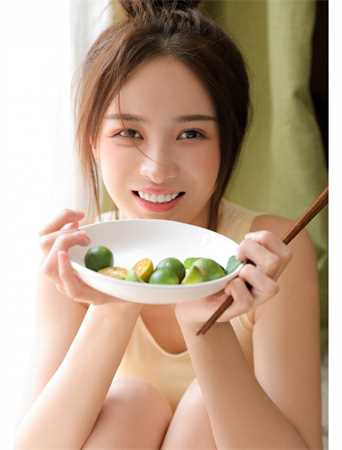 两个人一前一后地动着快给我(成为全校的玩具)全章节阅读